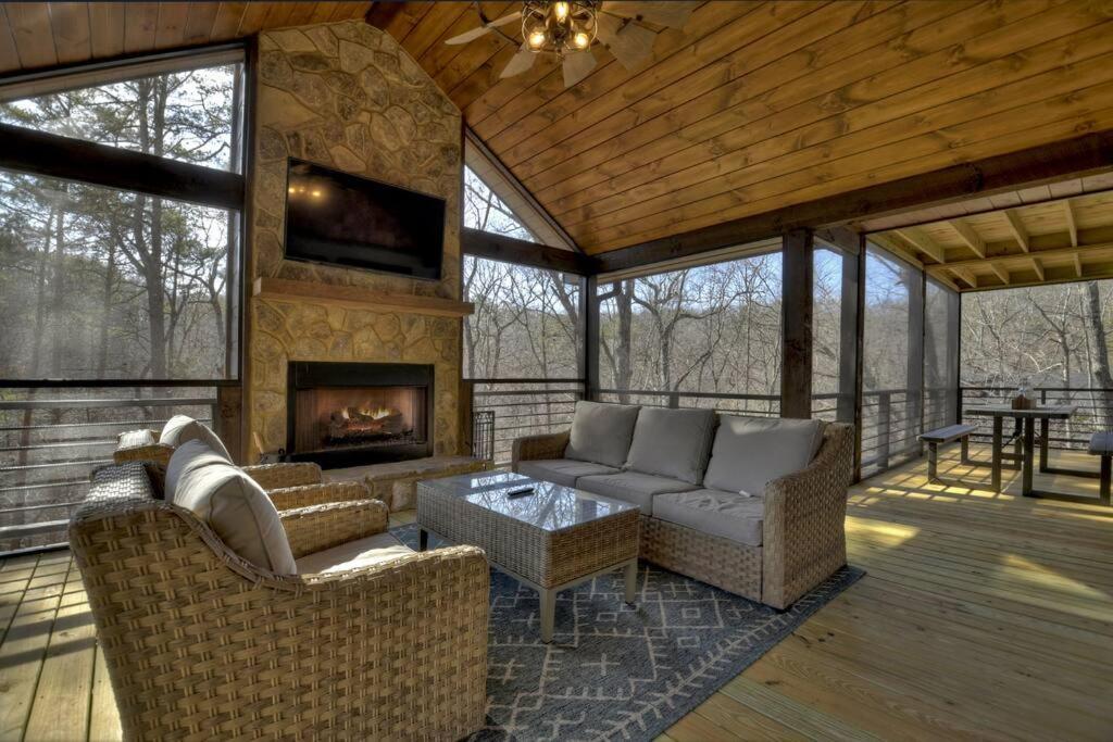 הוילה בלו רידג' Rosewood Retreat - Hot Tub Fire Pit Pool Table מראה חיצוני תמונה
