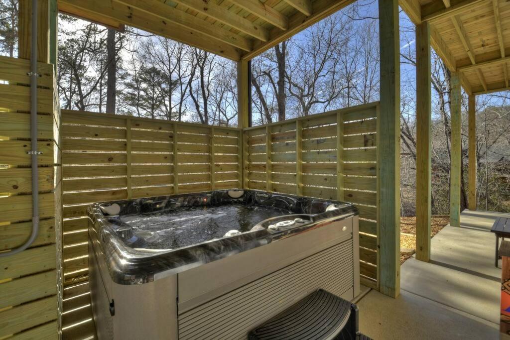 הוילה בלו רידג' Rosewood Retreat - Hot Tub Fire Pit Pool Table מראה חיצוני תמונה