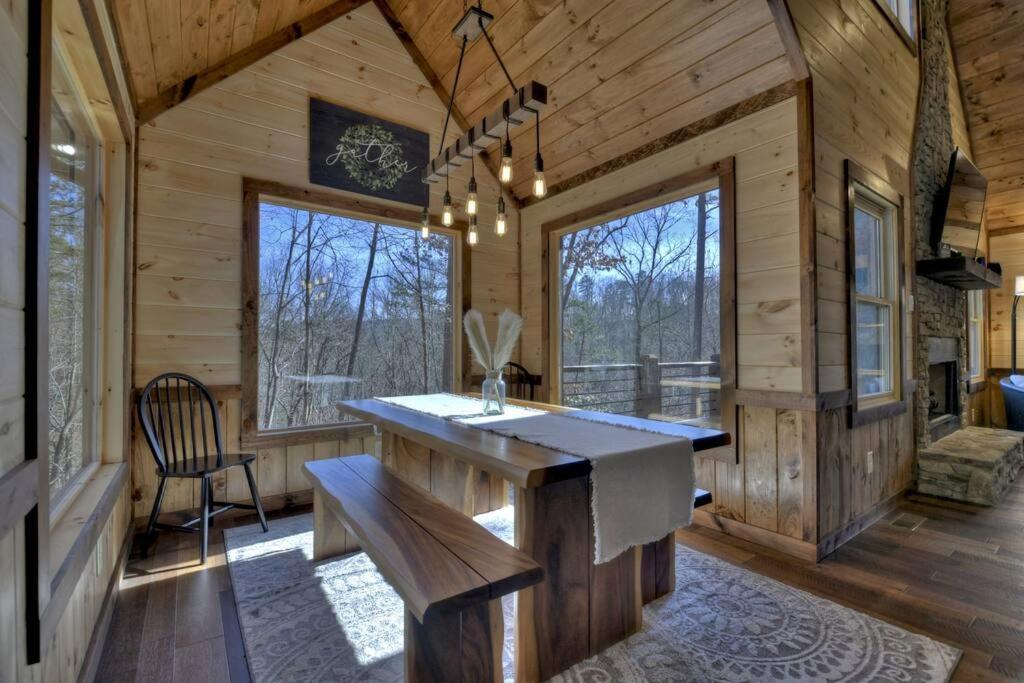 הוילה בלו רידג' Rosewood Retreat - Hot Tub Fire Pit Pool Table מראה חיצוני תמונה