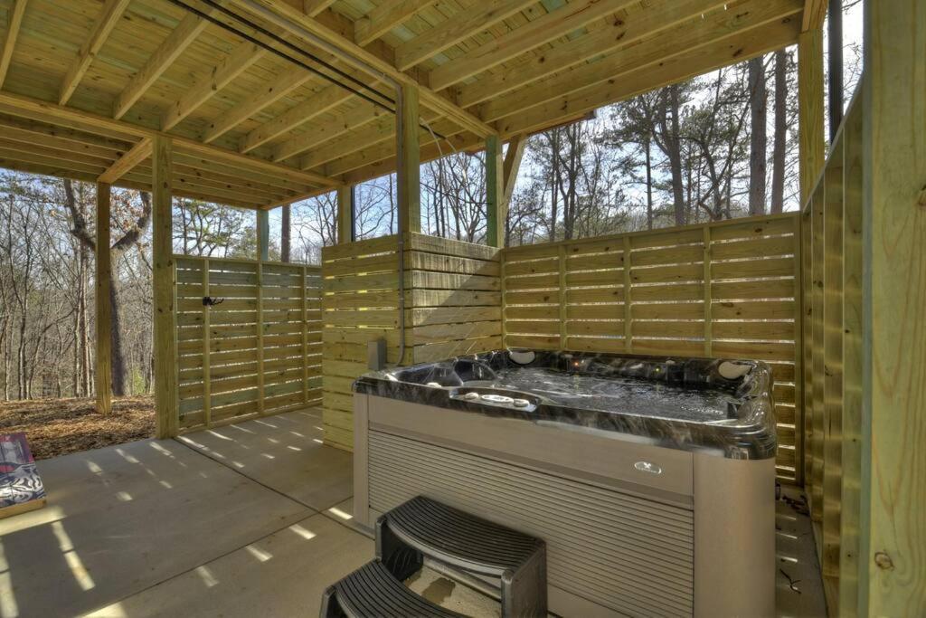 הוילה בלו רידג' Rosewood Retreat - Hot Tub Fire Pit Pool Table מראה חיצוני תמונה